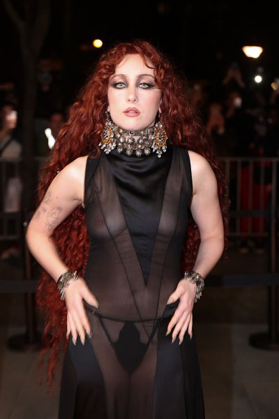 Ism&eacute;t villantott Chappell Roan: &aacute;ttetsző ruh&aacute;ja mindent megmutatott