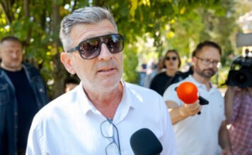 Kárász Róbert megmutatta 3 hónapos kislányát