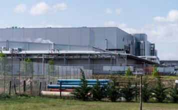 „Kóstolgatják” a szakszervezetet a gödi Samsungnál, de rohamosan bővül a létszám