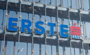 Leállás jön a hétvégén az Ersténél: sok funkció elérhetetlen lesz