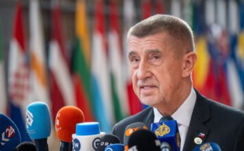 Letartóztatták a cseh gyújtogatás gyanúsítottait, ami miatt Babis visszafordult Budapestről