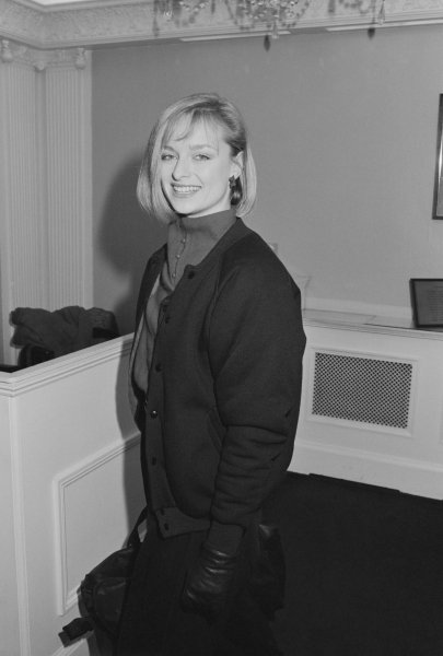 Ma m&aacute;r alig eml&eacute;kszik valaki arra, hogy Andr&aacute;s herceg a Csengetett, Mylord? egyik szereplőj&eacute;vel is viszonyt folytatott