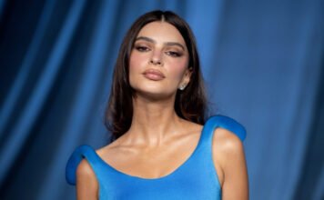 Meztelen fenekét fotózta Emily Ratajkowski: megosztotta a képeket