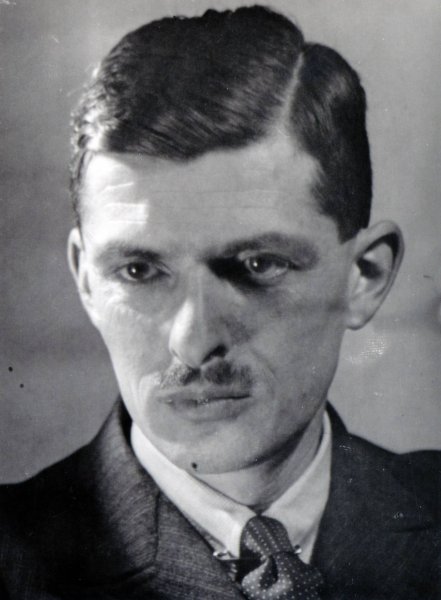 Mi l&uuml;ktet a f&eacute;ny &eacute;s az &aacute;rny&eacute;k j&aacute;t&eacute;ka m&ouml;g&ouml;tt? &ndash; Kinszki Imre fotogr&aacute;fus eml&eacute;kezete