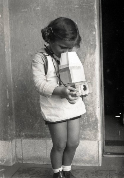 Mi l&uuml;ktet a f&eacute;ny &eacute;s az &aacute;rny&eacute;k j&aacute;t&eacute;ka m&ouml;g&ouml;tt? &ndash; Kinszki Imre fotogr&aacute;fus eml&eacute;kezete