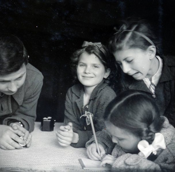 Mi l&uuml;ktet a f&eacute;ny &eacute;s az &aacute;rny&eacute;k j&aacute;t&eacute;ka m&ouml;g&ouml;tt? &ndash; Kinszki Imre fotogr&aacute;fus eml&eacute;kezete