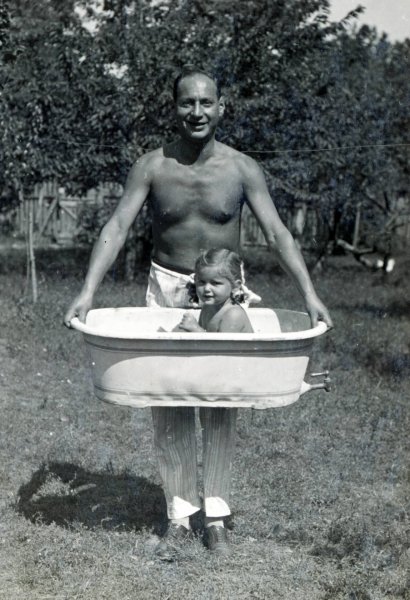 Mi l&uuml;ktet a f&eacute;ny &eacute;s az &aacute;rny&eacute;k j&aacute;t&eacute;ka m&ouml;g&ouml;tt? &ndash; Kinszki Imre fotogr&aacute;fus eml&eacute;kezete