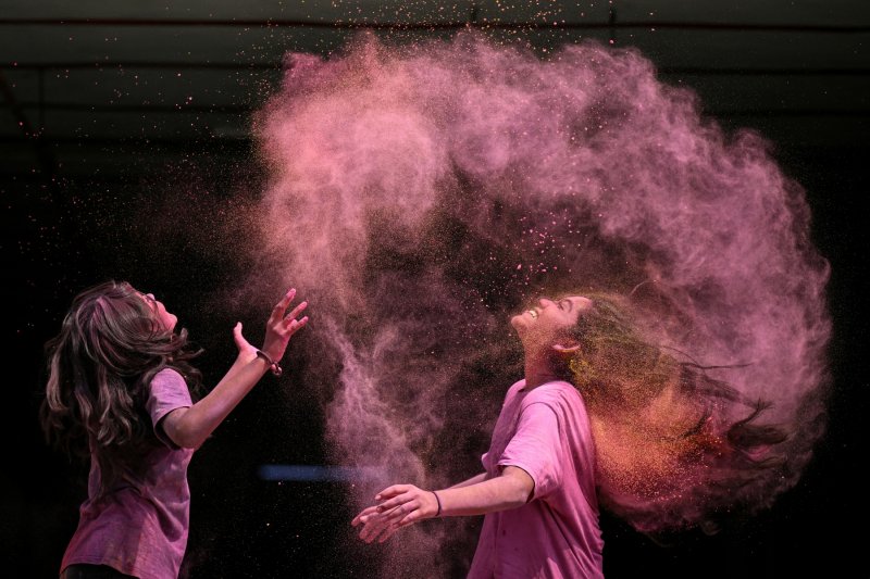 Milli&oacute;k &uuml;nnepeltek Indi&aacute;ban a vil&aacute;g legsz&iacute;nesebb fesztiv&aacute;lj&aacute;n &ndash; gal&eacute;ria