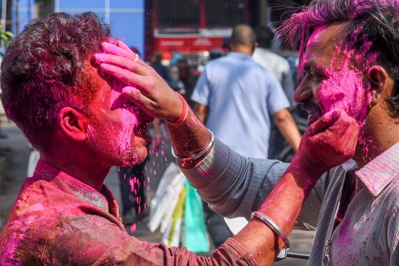Milli&oacute;k &uuml;nnepeltek Indi&aacute;ban a vil&aacute;g legsz&iacute;nesebb fesztiv&aacute;lj&aacute;n &ndash; gal&eacute;ria