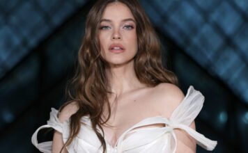 Mindent vitt Palvin Barbara ruhája a Louvre jótékonysági gáláján