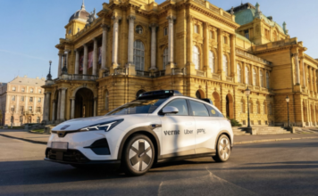 Nagy bejelentést tett az Uber: elindul Európa első robotaxi-hálózata