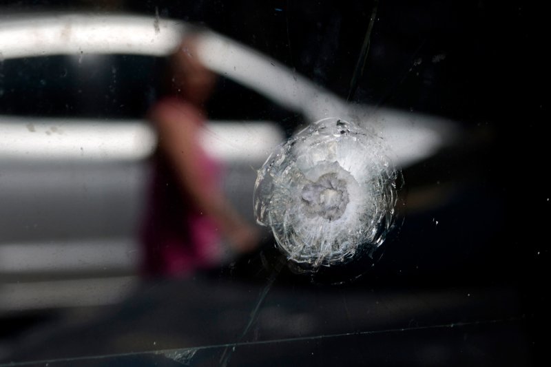 Napkelte, l&eacute;gballon a felhőkarcol&oacute;k k&ouml;z&ouml;tt &eacute;s h&aacute;bor&uacute;s mement&oacute; a h&eacute;t k&eacute;pein