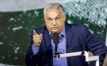 Orbán silány mesének tartja a választás orosz befolyásolását