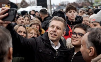 Politico: Generációs törésvonal dönthet a magyar választásokon