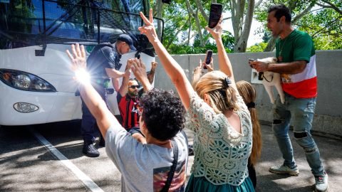 Rak&eacute;t&aacute;k helyett seg&eacute;lyt k&uuml;ld&ouml;tt Ir&aacute;nba Azerbajdzs&aacute;n