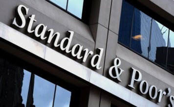 Rossz hírt közölt a hitelminősítő: bóvliba kerülhet Magyarország a választás után