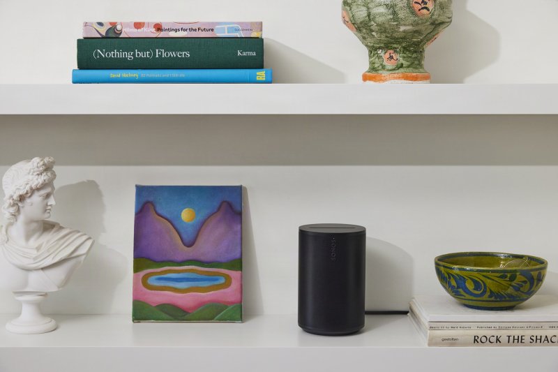 Sonos Play &eacute;s Era 100 SL: a hordozhat&oacute; &eacute;s az olcs&oacute;bb - &iacute;me a Sonos k&eacute;t vadi&uacute;j hangsz&oacute;r&oacute;ja