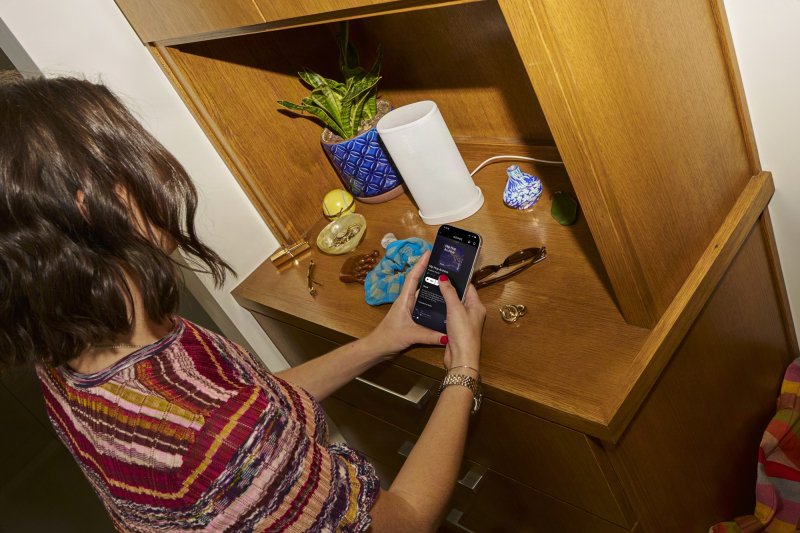 Sonos Play &eacute;s Era 100 SL: a hordozhat&oacute; &eacute;s az olcs&oacute;bb - &iacute;me a Sonos k&eacute;t vadi&uacute;j hangsz&oacute;r&oacute;ja