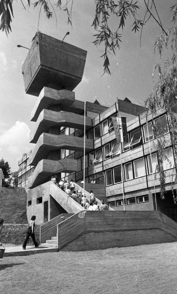 Szépséges magyar betonszörnyek – képgaléria brutalista építészetünk gyöngyszemeiről