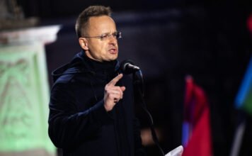 Szijjártó: Óriás botrány, hogy lehallgatják a magyar külügyminiszter telefonbeszélgetéseit