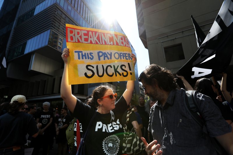 Tengeri vill&aacute;m, t&ouml;megima &eacute;s robotprotokoll a h&eacute;t k&eacute;pein