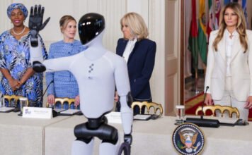 Tengeri villám, tömegima és robotprotokoll a hét képein