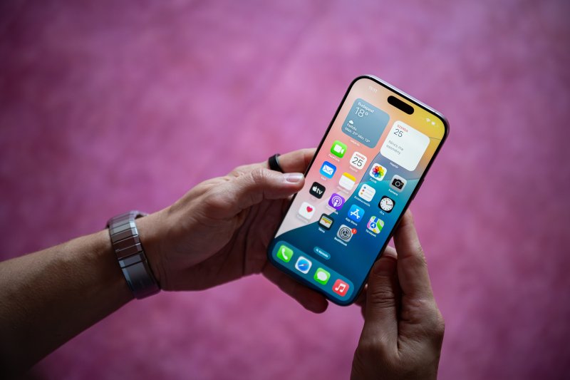 T&ouml;bb sz&aacute;z milli&oacute; iPhone lehet vesz&eacute;lyben egy &uacute;jfajta k&aacute;rtevő miatt