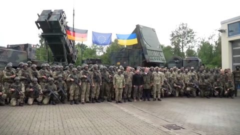 T&uacute;lhajszolts&aacute;g, feketefoglalkoztat&aacute;s, fenyegetőző munk&aacute;ltat&oacute;k &ndash; kizs&aacute;km&aacute;nyolt &eacute;telfut&aacute;rok Berlinben