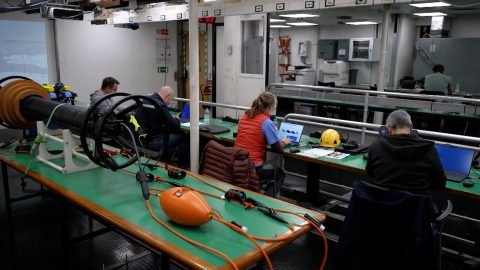 T&uacute;lhajszolts&aacute;g, feketefoglalkoztat&aacute;s, fenyegetőző munk&aacute;ltat&oacute;k &ndash; kizs&aacute;km&aacute;nyolt &eacute;telfut&aacute;rok Berlinben