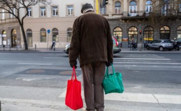 Ugrik a nyugdíjprémium, feleannyi pluszpénzt kaphatnak az idősek idén az MNB szerint