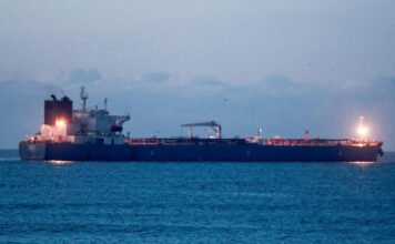 Váratlan amerikai fordulat: lazítanák az oroszok elleni olajembargót