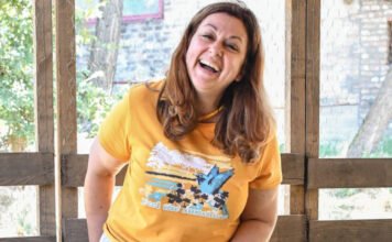 Valami nem stimmel Erdélyi Mónika kokárdájával március 15-ei fotóján