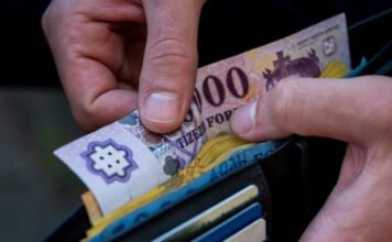 Visszaütötték a forintot a 390-es szintre