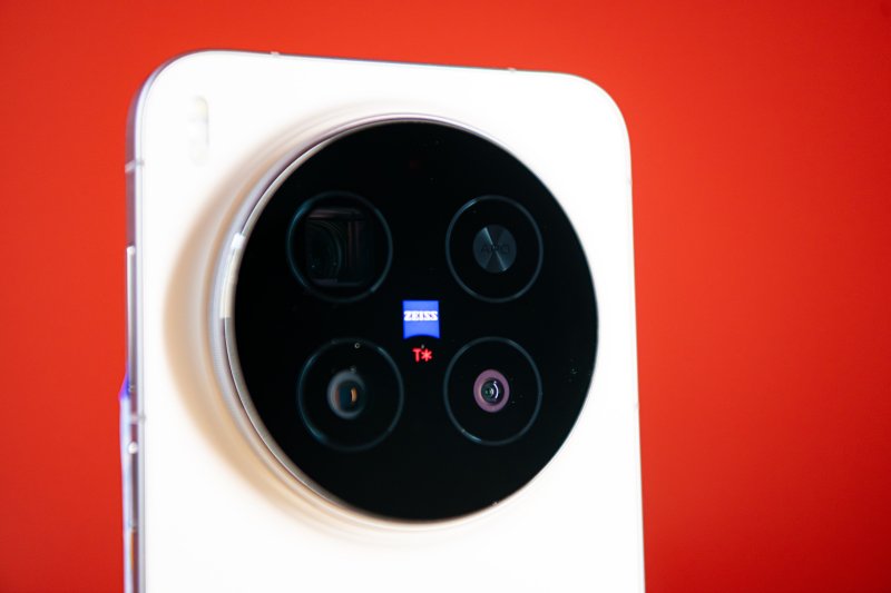 Vivo X300 Pro: Már hazai mobilszolgáltatónál is elérhető napjaink egyik legjobb fotós mobilja