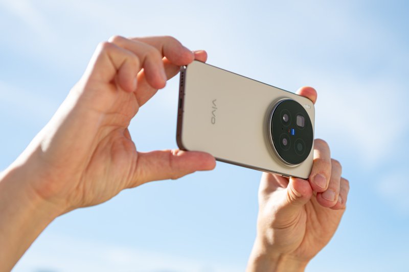 Vivo X300 Pro: Már hazai mobilszolgáltatónál is elérhető napjaink egyik legjobb fotós mobilja