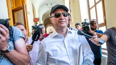 A Magyarorsz&aacute;gon bujk&aacute;l&oacute; Nikola Gruevszkinek szerb &eacute;s magyar &uacute;tlevele is van &ndash; &aacute;ll&iacute;tja az &eacute;szakmaced&oacute;n ellenz&eacute;k