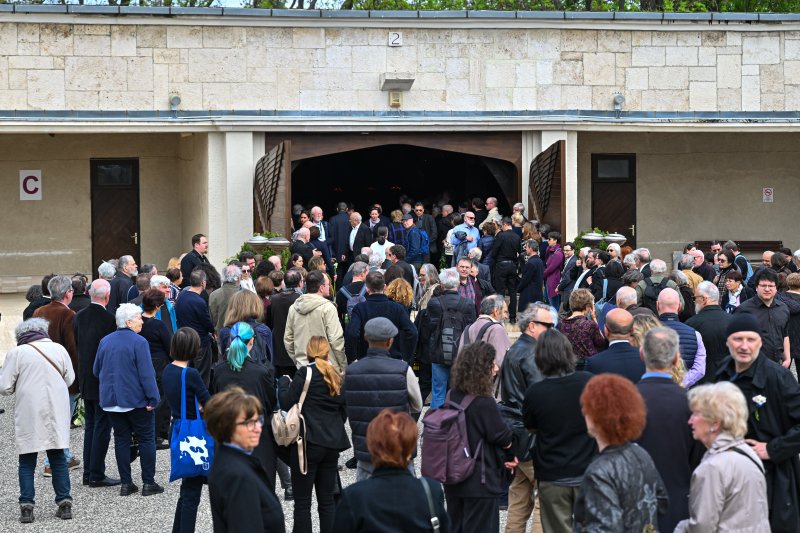 "Ádám elvesztése közügy lett, országos gyász" – így búcsúztatták Nádasdy Ádámot