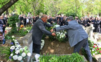 „Ádám elvesztése közügy lett, országos gyász” – így búcsúztatták Nádasdy Ádámot