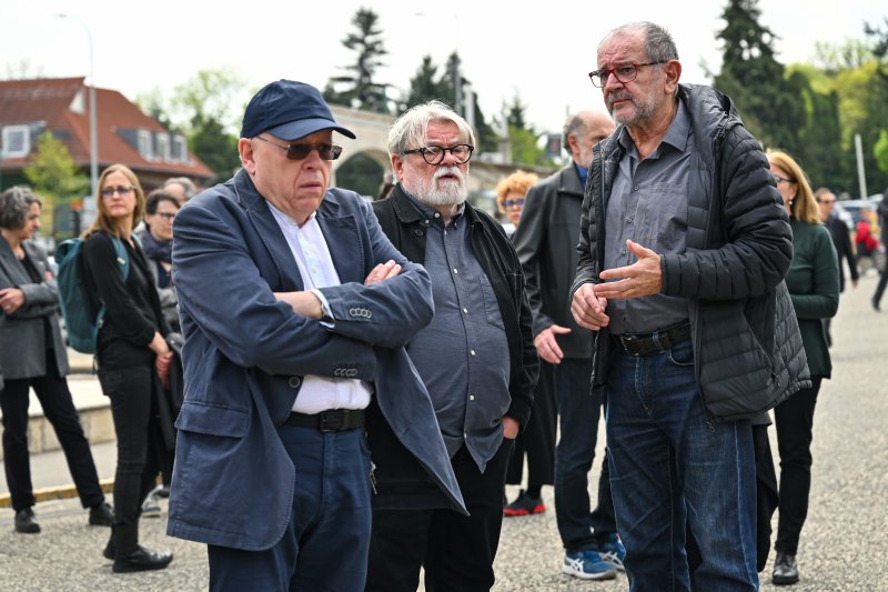 "Ádám elvesztése közügy lett, országos gyász" – így búcsúztatták Nádasdy Ádámot