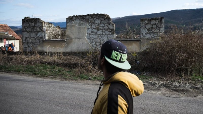 "Az a romos épület az iskola volt" – fényes nappal szedik szét a házakat a drog és bűnözés sújtotta Mátraverebélyben