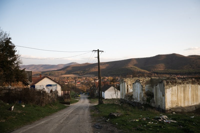 "Az a romos épület az iskola volt" – fényes nappal szedik szét a házakat a drog és bűnözés sújtotta Mátraverebélyben