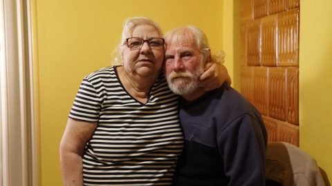 "Az egy dolog, hogy felvisszük neki a tejet és kenyeret, de mi adjuk a biztonságot" – a házi idősgondozás szépségei és nehézségei