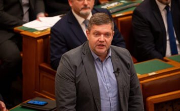 Az MSZP frakcióvezetője arra biztatja a választókat, hogy szavazzanak a Tiszára