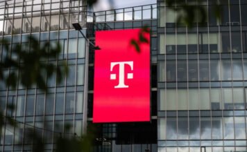 Bejelentették a csúcsfejlesztést: az ország ezen részeire húzza be a villámgyors netet a Telekom, mindenhol gigabites sebességet ígérnek