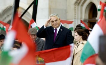 Bizakodik a kormányközeli kutatócég, szerintük a Fidesznek áll a zászló