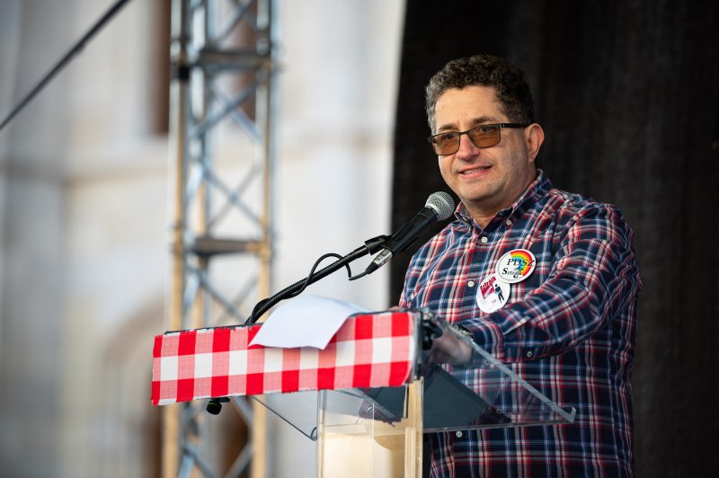 &Eacute;hs&eacute;gsztr&aacute;jk a vegyi&uuml;zemben: a dolgoz&oacute;k p&eacute;nteken kezdtek demonstr&aacute;ci&oacute;ba, &iacute;me, hol tart az &uuml;gy&uuml;k