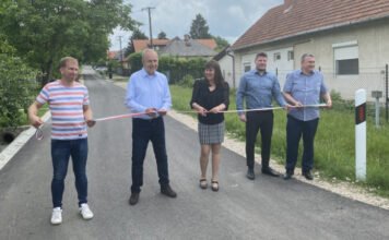 Egy gyermek-sportegyesület kisbuszával autózott a fideszes képviselő, akinek ittas vezetés miatt már bevonták a jogosítványát