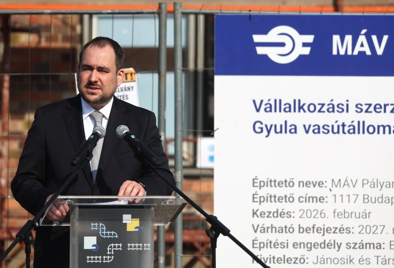 Egyiptomi giga&uuml;zlet: L&aacute;z&aacute;r&eacute;k &uacute;jabb 8 milli&aacute;rd forint&eacute;rt dobtak mentő&ouml;vet
