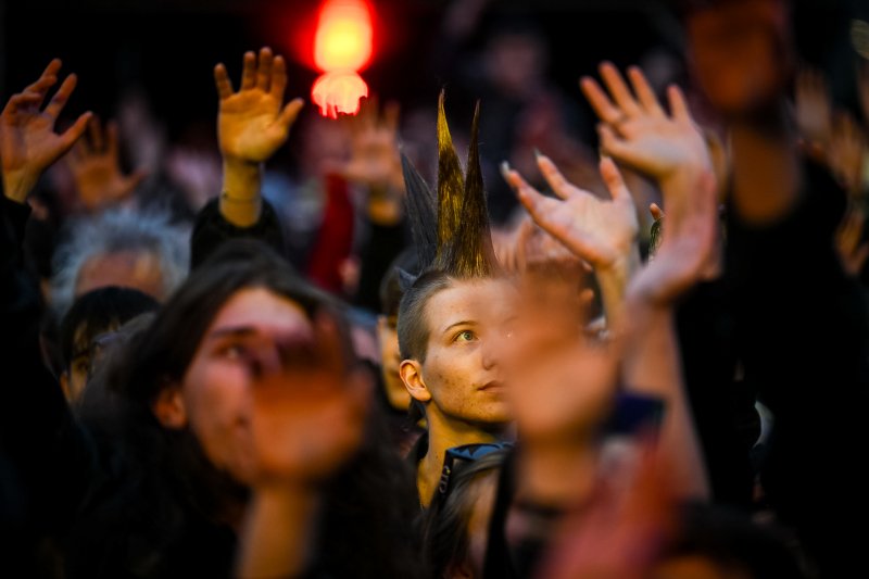 Ember M&aacute;rk is ott volt a Rendszerbont&oacute; Nagykoncerten: "t&ouml;rt&eacute;nelem&hellip; tiszta t&ouml;rt&eacute;nelem"