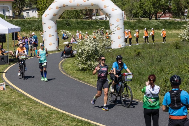 Emberfeletti: &ouml;ten k&eacute;tszer is k&ouml;rbefutott&aacute;k a Balatont